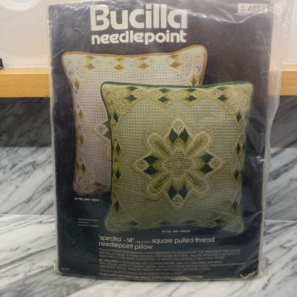 1377 Bucilla Needlepont Gold Pillow Kit Abstract Starburst Pattern NWT - Picture 2 of 5